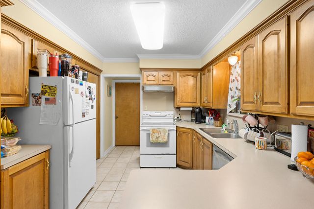 1326 Kathy Avenue, Sealy, TX 77474