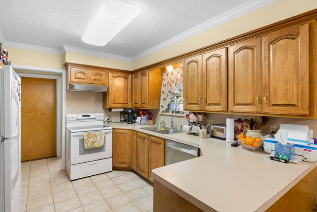 1326 Kathy Avenue, Sealy, TX 77474