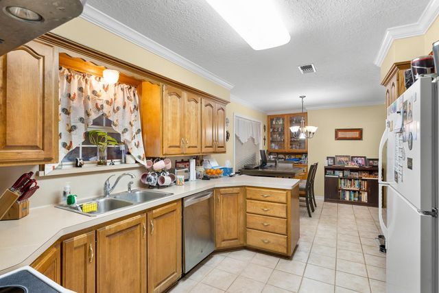 1326 Kathy Avenue, Sealy, TX 77474