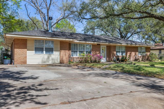 1326 Kathy Avenue, Sealy, TX 77474