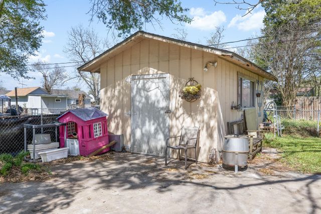 1326 Kathy Avenue, Sealy, TX 77474