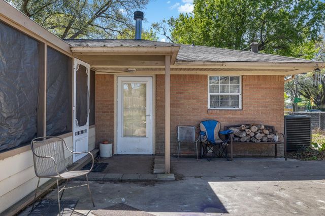 1326 Kathy Avenue, Sealy, TX 77474