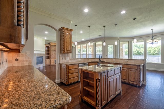 2705 Shady Lane S, Arlington, TX 76001