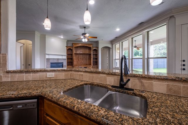 2705 Shady Lane S, Arlington, TX 76001