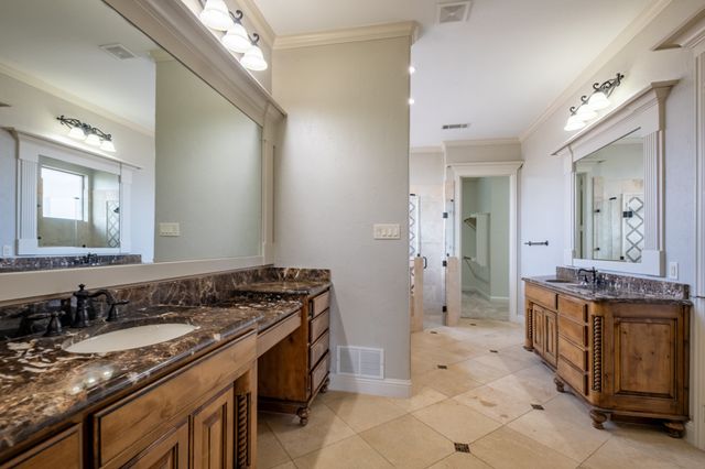 2705 Shady Lane S, Arlington, TX 76001