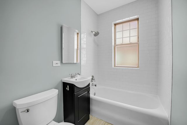 4840 W Henderson Street 2B, Chicago, IL 60641