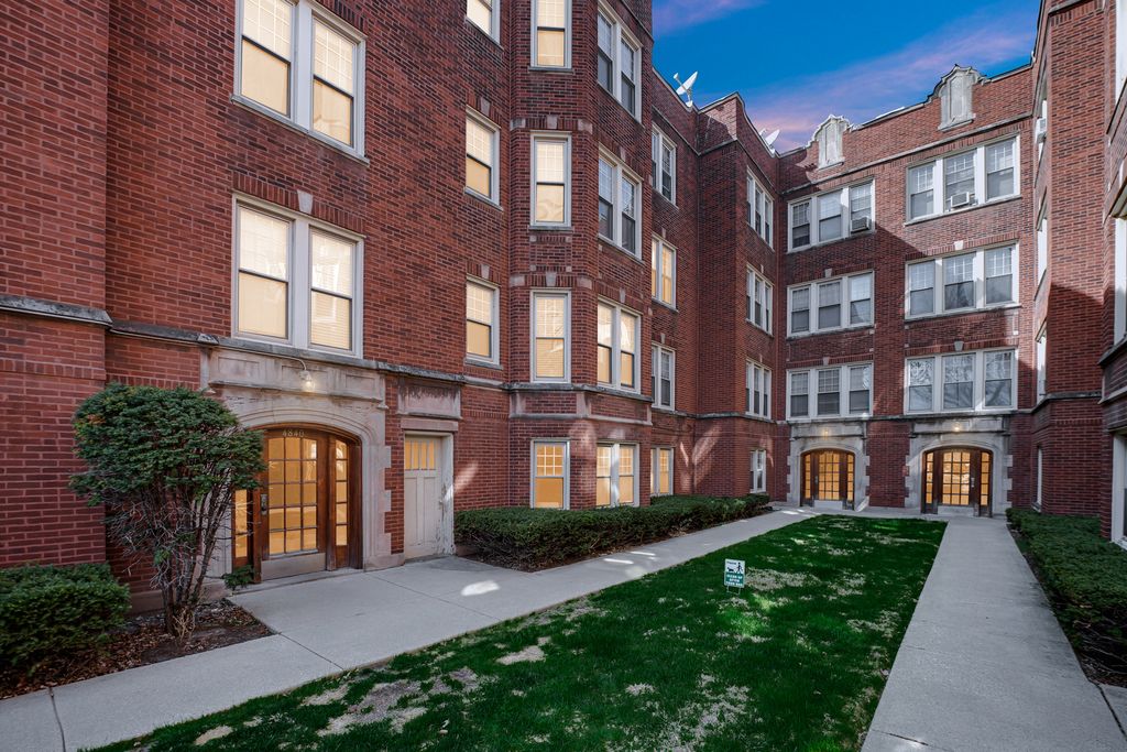 4840 W Henderson Street 2B, Chicago, IL 60641