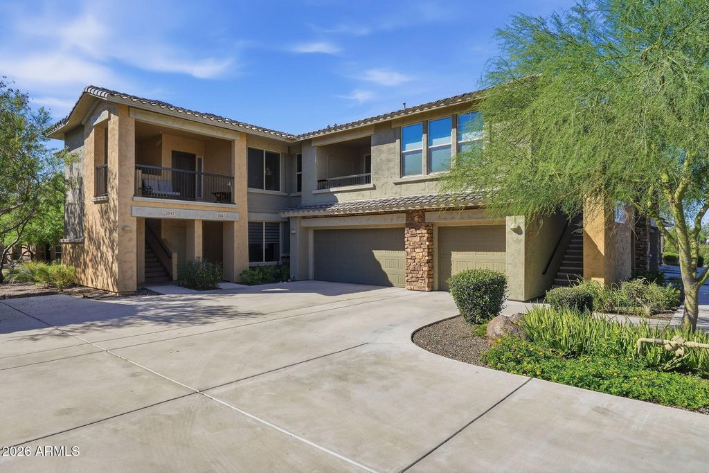2425 W BRONCO BUTTE Trail N 2047, Phoenix, AZ 85085 — exterior