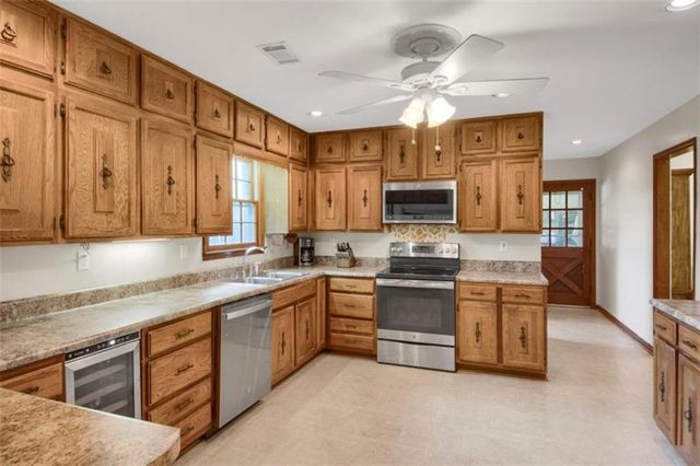 3606 Rainbow Circle, Snellville, GA 30039