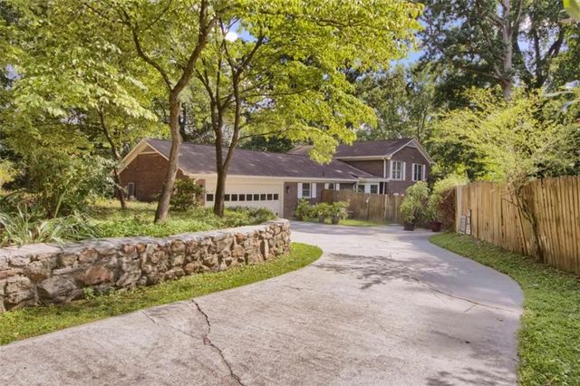 3606 Rainbow Circle, Snellville, GA 30039