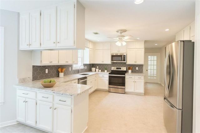 3606 Rainbow Circle, Snellville, GA 30039