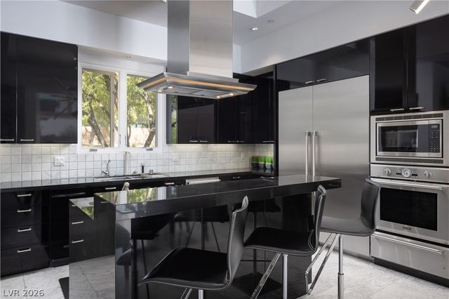 72 Wildwing Court, Las Vegas, NV 89135