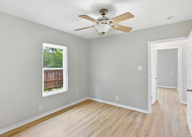 225 Avenue B, Converse, TX 78109