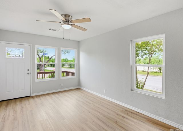 225 Avenue B, Converse, TX 78109