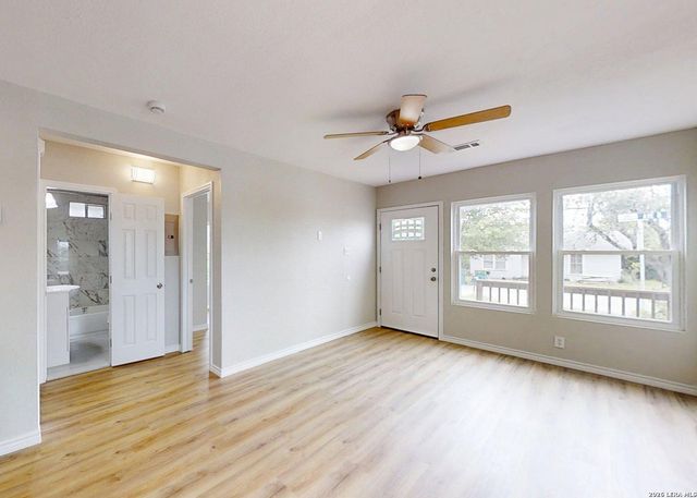 225 Avenue B, Converse, TX 78109