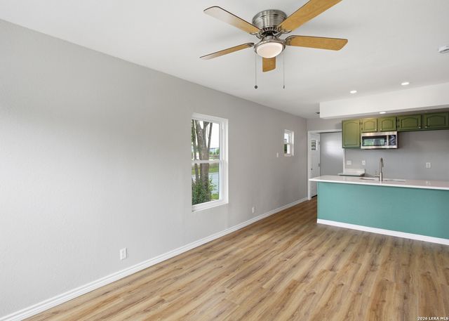 225 Avenue B, Converse, TX 78109