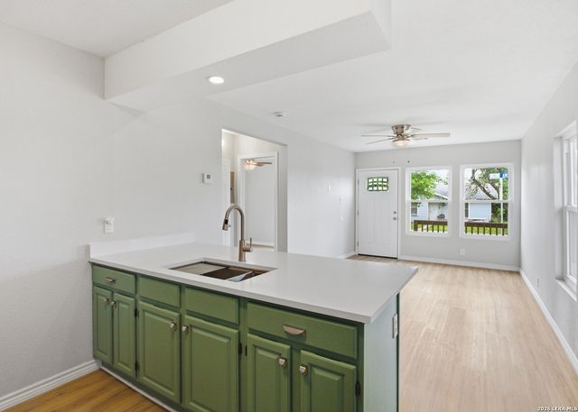 225 Avenue B, Converse, TX 78109