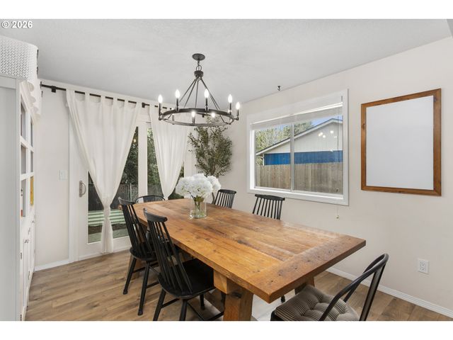 672 Se ALDER Ct, Hillsboro, OR 97123