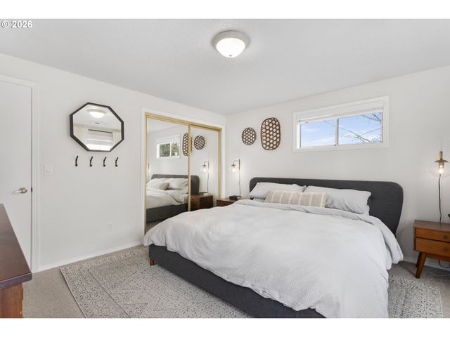 672 Se ALDER Ct, Hillsboro, OR 97123