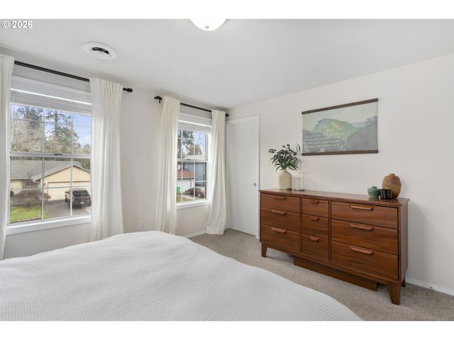 672 Se ALDER Ct, Hillsboro, OR 97123