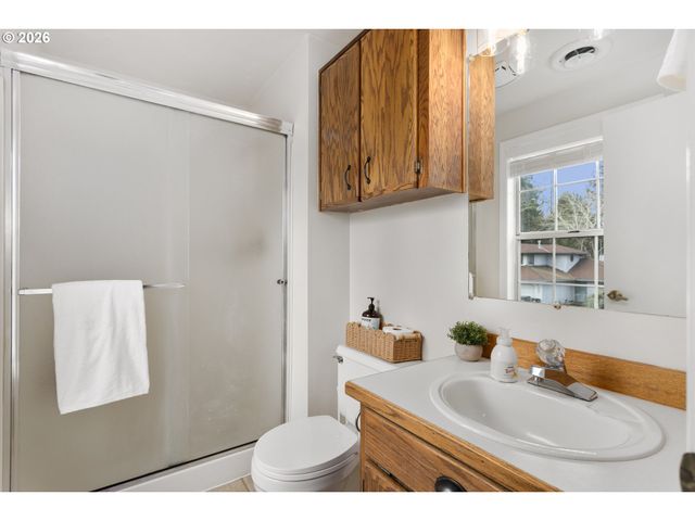 672 Se ALDER Ct, Hillsboro, OR 97123