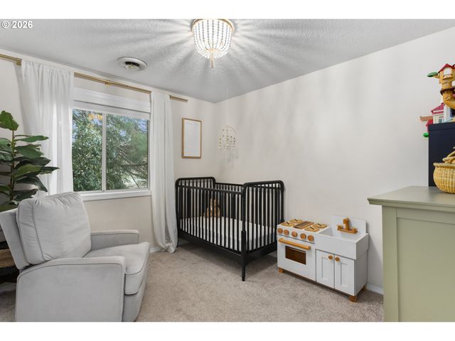 672 Se ALDER Ct, Hillsboro, OR 97123