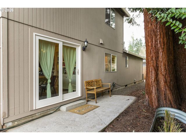 672 Se ALDER Ct, Hillsboro, OR 97123