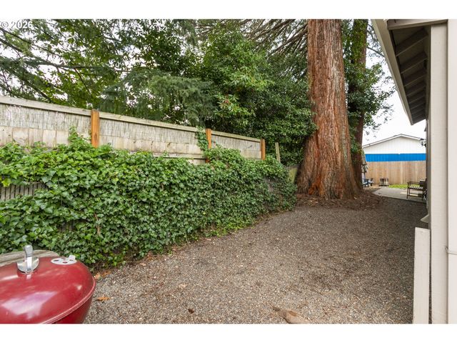 672 Se ALDER Ct, Hillsboro, OR 97123