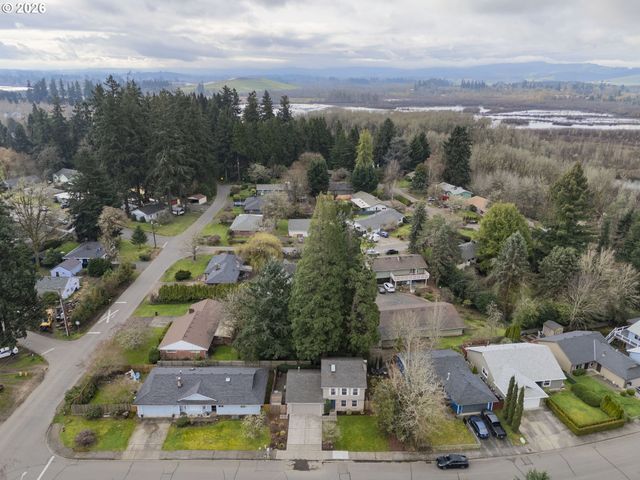 672 Se ALDER Ct, Hillsboro, OR 97123