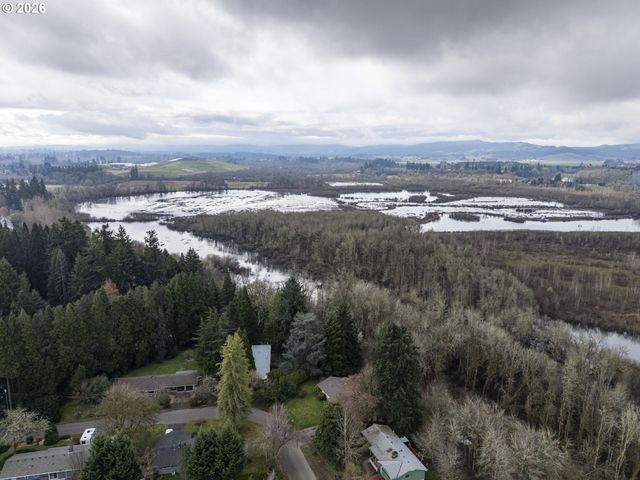 672 Se ALDER Ct, Hillsboro, OR 97123