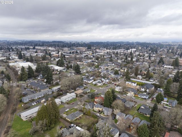 672 Se ALDER Ct, Hillsboro, OR 97123