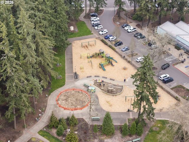 672 Se ALDER Ct, Hillsboro, OR 97123