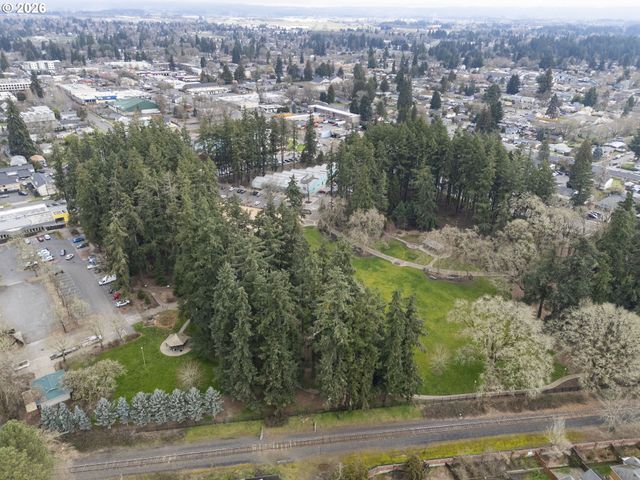 672 Se ALDER Ct, Hillsboro, OR 97123