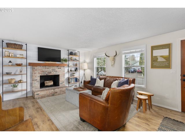 672 Se ALDER Ct, Hillsboro, OR 97123