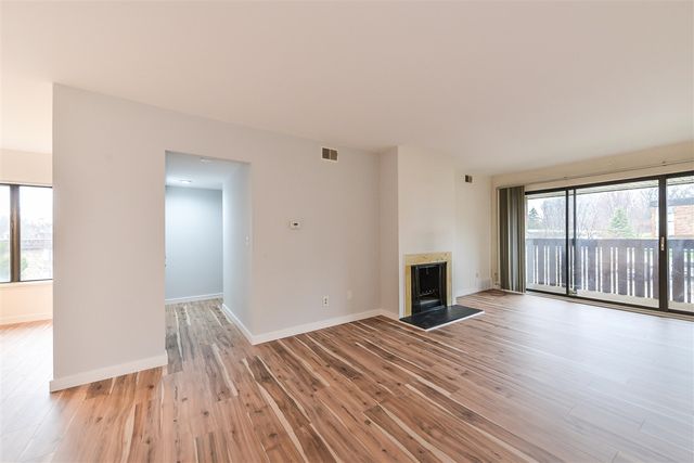 1265 S Maple Road Unit: 305, Ann Arbor, MI 48103