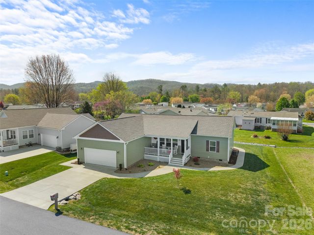 432 Sassafras Drive, Hendersonville, NC 28739