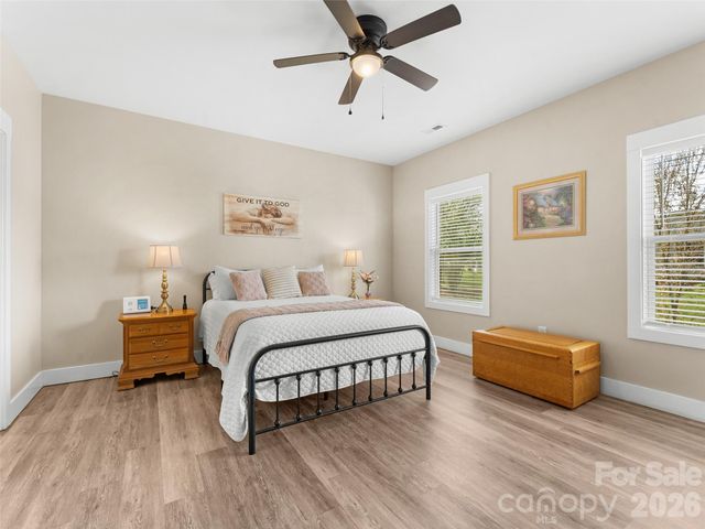432 Sassafras Drive, Hendersonville, NC 28739
