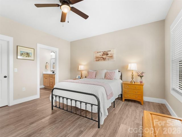432 Sassafras Drive, Hendersonville, NC 28739