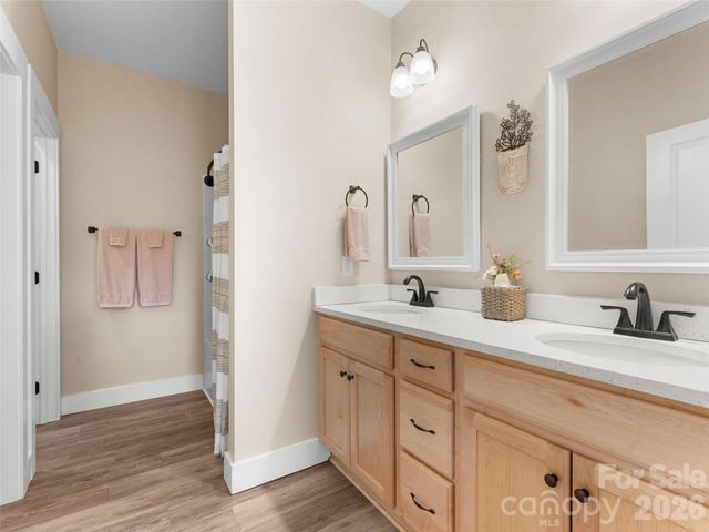432 Sassafras Drive, Hendersonville, NC 28739