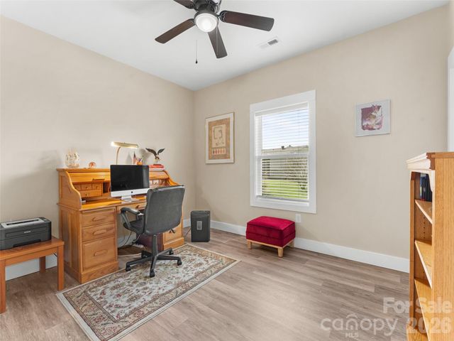 432 Sassafras Drive, Hendersonville, NC 28739