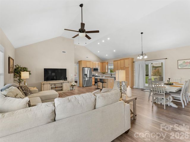 432 Sassafras Drive, Hendersonville, NC 28739