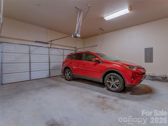 432 Sassafras Drive, Hendersonville, NC 28739