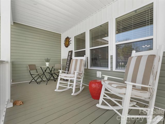 432 Sassafras Drive, Hendersonville, NC 28739