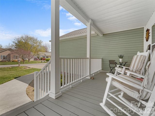 432 Sassafras Drive, Hendersonville, NC 28739
