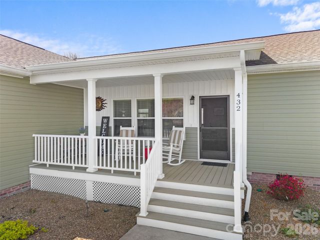 432 Sassafras Drive, Hendersonville, NC 28739