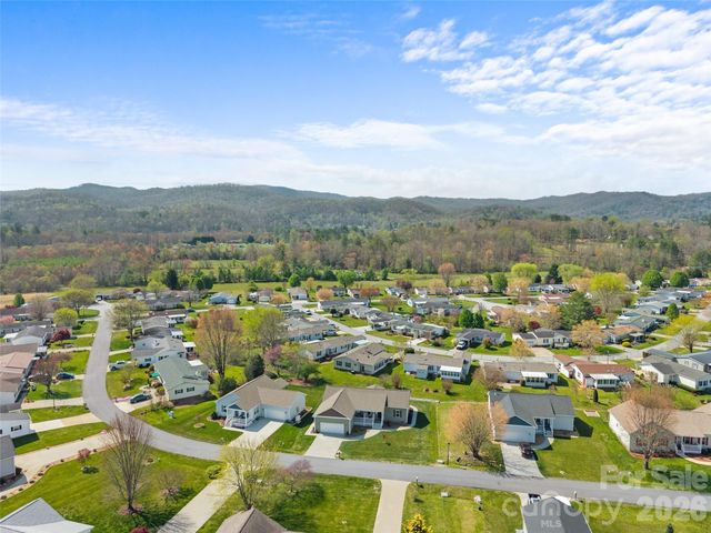 432 Sassafras Drive, Hendersonville, NC 28739