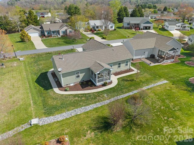 432 Sassafras Drive, Hendersonville, NC 28739