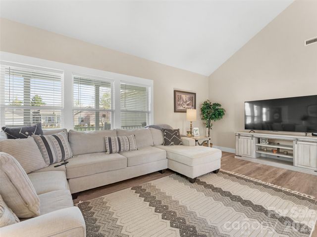 432 Sassafras Drive, Hendersonville, NC 28739