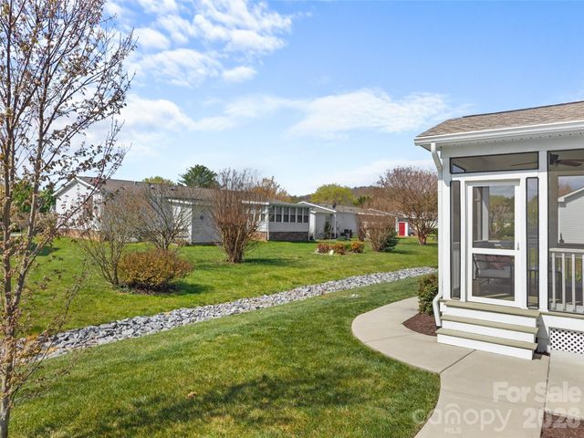 432 Sassafras Drive, Hendersonville, NC 28739