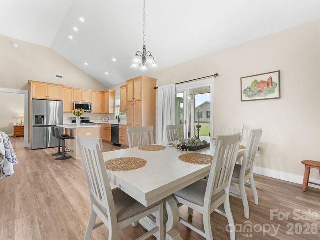 432 Sassafras Drive, Hendersonville, NC 28739